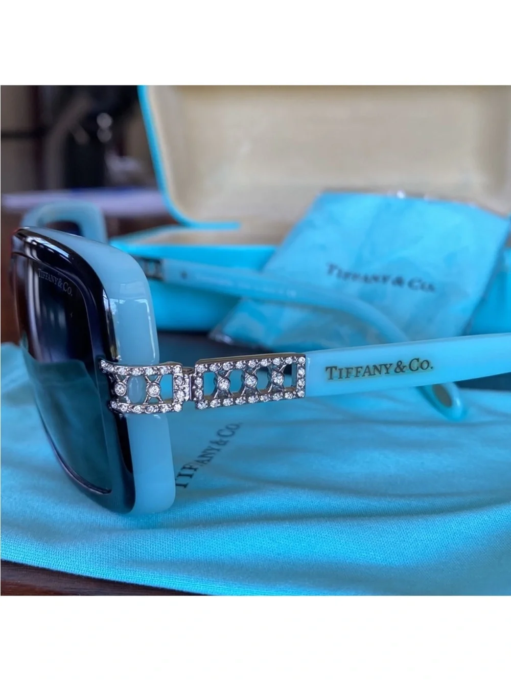 Tiffany & Co. beautiful reposhing